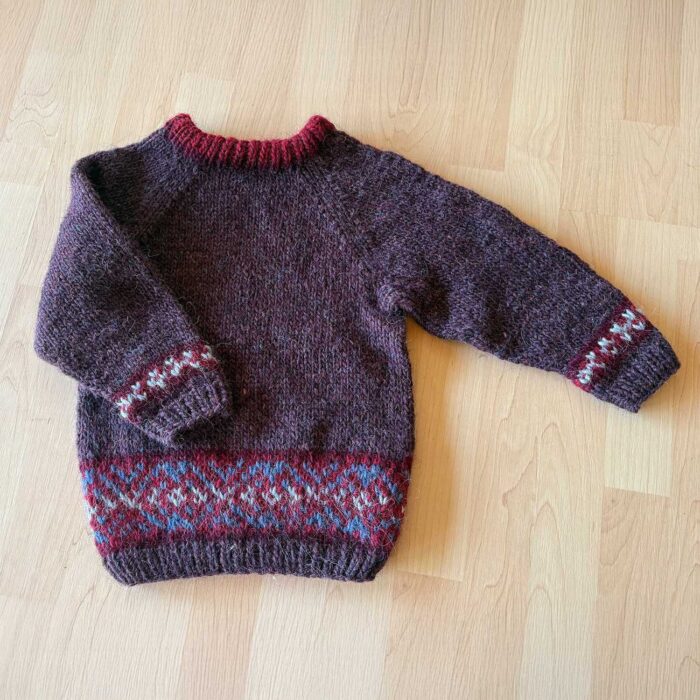 Handgestrickter Mädchenpullover, 100% isländischer Schafwolle