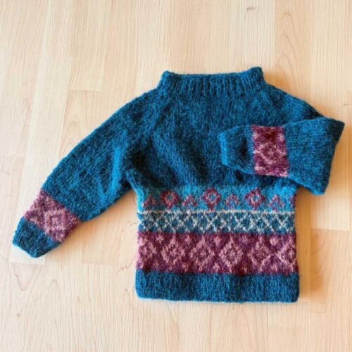 blauer Kinderpullover